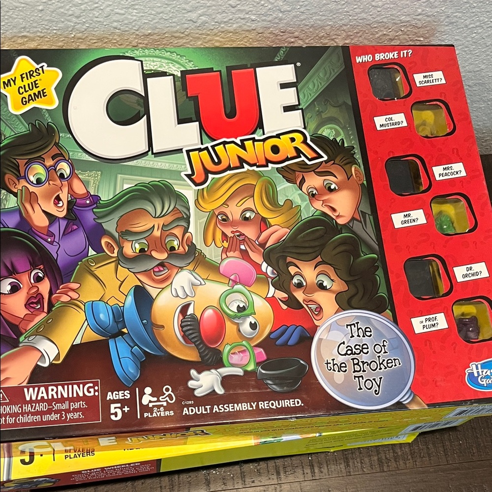 Hasbro Junior Game Collection - monopoly, life, clue, scrabble - Picture 7 of 9